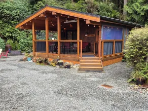 Cozy Corner Cottage, fully covered large deck. - Image 3