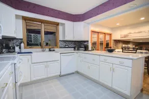 Cozy home w Hot Tub near trails - Image 4