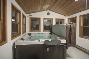 Cozy home w Hot Tub near trails - Image 2