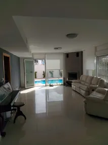 Chalet with pool near the sea - Image 5
