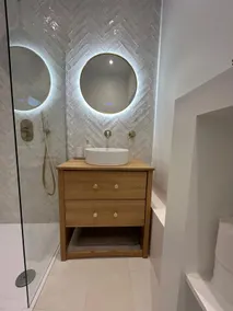 Secluded and sunny guest suite - Image 2