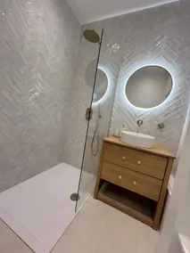 Secluded and sunny guest suite - Image 4