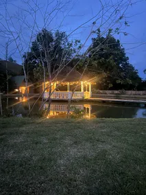Luxury riverfront cabin - Image 2