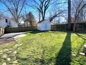 Stylish Pet Retreat Near Downtown - Image 4