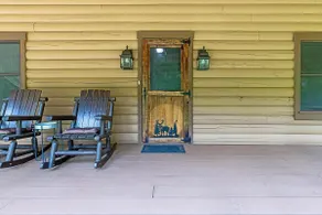 Hollow Haven Getaway - Image 4