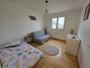 Air-conditioned 2-bedroom apartment - Image 5
