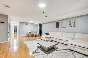 Luxury Apt w/Balcony (Read House Rules) - Image 3