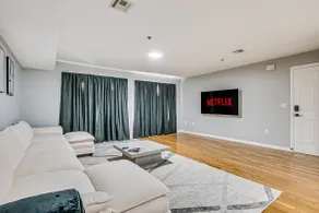 Luxury Apt w/Balcony (Read House Rules) - Image 2