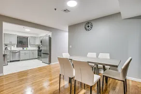 Luxury Apt w/Balcony (Read House Rules) - Image 5