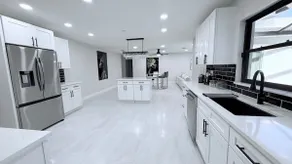 This is it: Red door Vacay House - Image 4