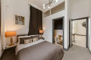Nice 3 bed warehouse apartment in Chiswick - Image 3