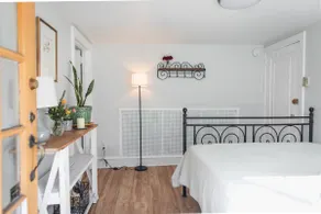 Sunlit Apartment in the heart of West Philly - Image 4