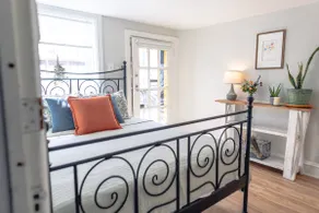 Sunlit Apartment in the heart of West Philly - Image 2