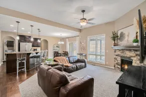 Spacious Retreat in West Omaha 2 King 3 Queen Beds - Image 2
