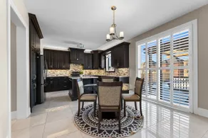 Castle Escape: Stylish 5B/2.5B, Kitchen, Parking! - Image 3