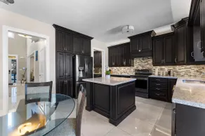 Castle Escape: Stylish 5B/2.5B, Kitchen, Parking! - Image 5