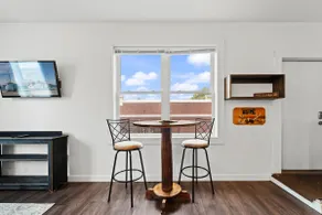 Modern 1BR Downtown | King Bed + Parking, Snowshoe - Image 5