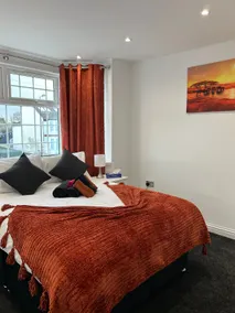 Luxury and spacious 3 bedroom home in Southampton - Image 2