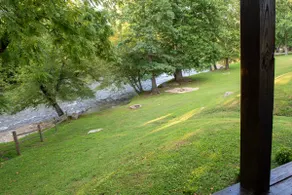 Rippling Waters Retreat | Riverfront Rustikke Cabin i Townsend, TN - Image 5