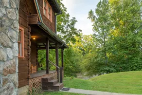 Rippling Waters Retreat | Riverfront Rustikke Cabin i Townsend, TN - Image 3