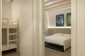 Apartment with garden - Image 4
