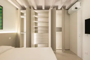 Apartment with garden - Image 5