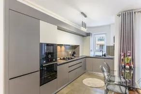 MoHost Grey | Sleek Stay near Coresi Mall - Image 3