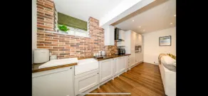 Coachmans Cottage - Period Cottage Settle - Image 2