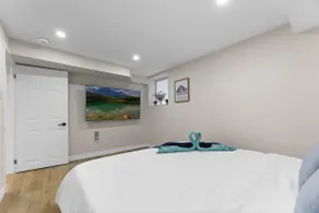 Seven Wonders: Premium Apt 2B/1B, 5G, Parking! - Image 5