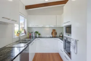 Bay View Beach House - Image 4