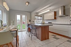 Sleeps 5 | House | 3 Beds | Foosball | 2 Toilets - Image 4