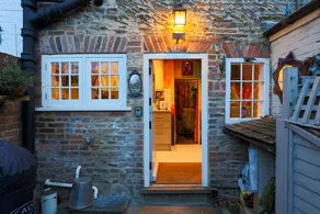 Artists Hideaway - Image 2