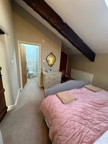 3 Story Spacious Cottage - Image 3