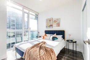 Luxury Condo Downtown SquareOne W/ King Bed/Office - Image 3
