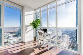 Luxury Condo Downtown SquareOne W/ King Bed/Office - Image 4