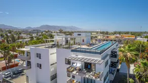 Luxury 2 bedroom condo - Image 2