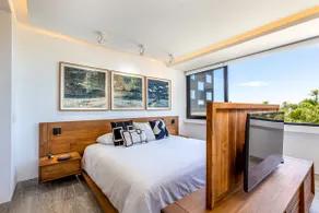 Luxury 2 bedroom condo - Image 4