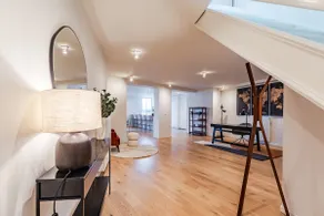 Luxury Penthouse with Panoramic Views 3BR - Image 4