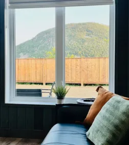 Modern Bungalow with Mountain Views - Image 2