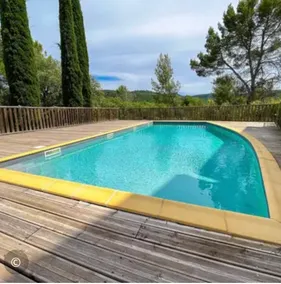 Bright apartment: bedroom, pool access - Image 3