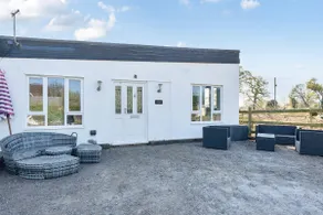 3 Bed Bungalow, Equestrian Views - Image 3