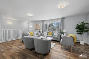 Modern Townhome ~ Close to Airport - Image 5