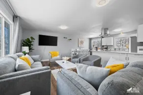 Modern Townhome ~ Close to Airport - Image 4