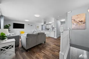 Modern Townhome ~ Close to Airport - Image 2