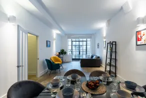 Elegant Clerkenwell 2-Bedroom Flat with Terrace - Image 2