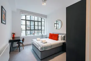 Elegant Clerkenwell 2-Bedroom Flat with Terrace - Image 5