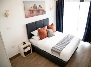 Luxury Apartment - City Views - Image 3