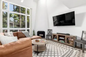 Exceptional community! Biltmore/Arcadia location. Impeccable! King Bed! - Image 4