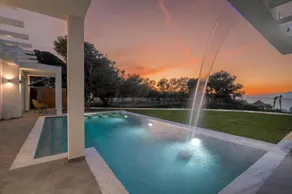 Elegant Seaview Villa & Private - Image 2