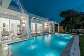 Elegant Seaview Villa & Private - Image 5